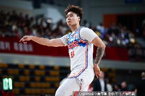 直播吧：首钢今日官宣赵睿转会加盟球队 双方签订为期三年C类合同