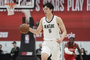 媒体人：杨瀚森从118公斤长到了122 曾凡博正在跟随篮网训练