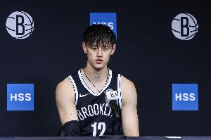 媒体人：希望比赛给小曾带来新目标 回来继续好好练总有发光时候