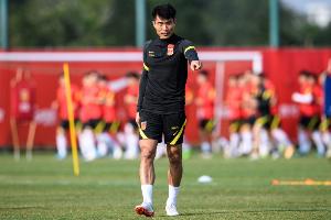 45岁少帅！西海岸总经理：外界传言的郑智确实是球队主帅候选之一