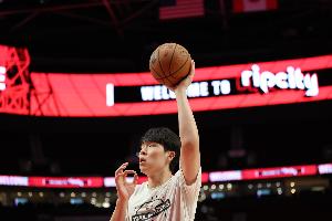 媒体人：杨瀚森的动作速率比场上所有人都慢 不过李凯尔也挺慢的
