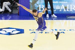 境况迥异！东契奇交易后湖人35胜17负 远优于独行侠的18胜33负