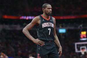 场均24.6+4.8！美媒发问：杜兰特是否仍是NBA前十的球员？