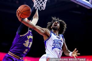 就靠罚球了！杰克逊17中5&三分6中0拿到23分3板 罚球17中13