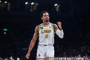媒体人：广厦和山西碰到困难时解题方式都不太聪明 更依赖外援了
