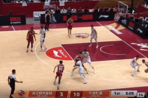 诸葛连弩！约克刚上场就三分连珠炮 2分钟内连中4记三分！