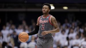 终于不用全华班了！媒体人：四川男篮签下NBA落选秀沙莫里•庞兹