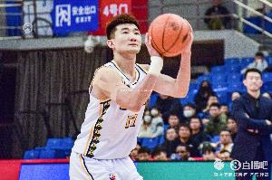 打得一般！孙铭徽8中3仅拿7分6板4助1断 3失误3犯规