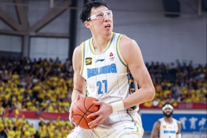 轻松又高效！周琦22分钟9中7砍下15分9板 正负值高达+35！