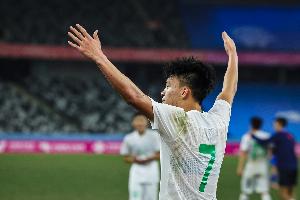 媒体人：中国足球应“借鸡下蛋”，这是足球欠发达地区崛起的秘诀