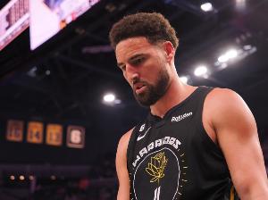队记：克莱19年续约合同是与管理层矛盾导火索 老板抱怨他下滑