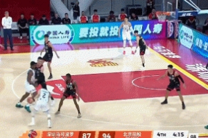 真发狠了！李慕豪钉板大帽廖三宁 好像拍到篮板手臂受伤被换下