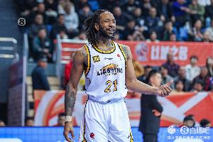 挑大梁！威尔斯首节替补6分钟5中3贡献9分3助 正负值+5