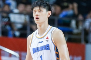 曾凡博：会听从教练组安排 夏天受伤家里出事 感谢球迷的支持关心