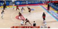 回应上了！劳森压哨中距离得分 克里斯立马轰进压哨三分球