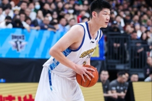 效率之王！胡金秋11中7得到16分6板 三分1中1
