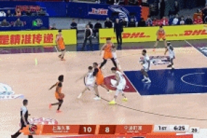 穿针引线！洛夫顿假投真传 王哲林接球暴起扣篮打2+1