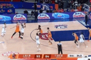 续命！辛普森追身三分命中 还造成王哲林5犯离场