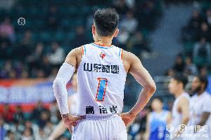 些许陌生！高诗岩11中8拿到25分7板11助4断 三分5中4