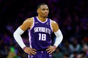 威少谈球队致敬自己得分控卫第一里程碑：很感激能有这样的时刻