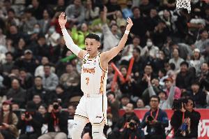下半场手感复苏！原帅11中6&三分7中3射落17分 第三节10分掀高潮