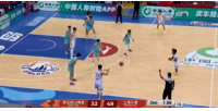 今天硬得一批！王哲林吃饼暴扣+妙传空接+强打上篮2+1！刷屏啦！