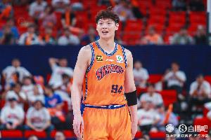 媒体人：上了年纪的王哲林彻底无缘国家队 但他还是CBA顶级内线