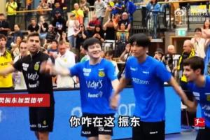 樊振东乱入😂德甲官微发布德甲主题曲短片：你咋在这，振东
