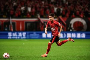 直播吧：韦世豪与蓉城签订的是三年顶薪长约，合同期至2028年底