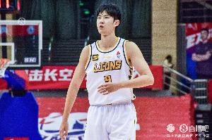 进攻端很稳！赵嘉仁替补24分钟 4中3&三分2中2拿到11分3板2断