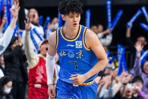 乏善可陈！曾凡博18分钟5中2拿到7分 罚球6中2
