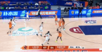 存在感很强！李炎哲补防送大帽 进攻端顺下起飞暴扣