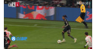 拜仁2-1反超！奥利塞右路送出传中，凯恩停球后门前冷静破门