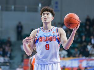 拼尽全力！吴冠希10中8空砍全队最高19分 罚球4中3