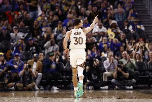 少打6场！库里三分命中数来到154记 反超米切尔 重回榜首