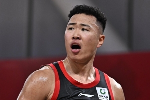 外援实力！贺希宁全场19投9中 砍下全队最高23分 外加4板3助1断