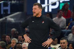 孙悦：斯普利特是NBA最好当的教练 球队战术还不如野球局丰富