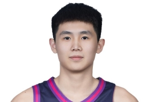 媒体人：大部分时间都是在一旁看戏 李悦洲打CBA的锻炼价值在哪里
