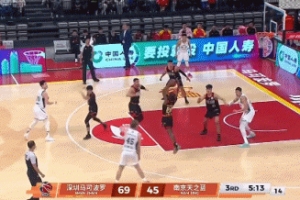 点燃主场！王浩然反击滑翔劈扣&贺希宁命中三分 深圳领先同曦29分