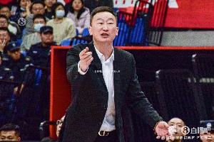 刘维伟指导因身体不适 缺阵执教今晚青岛主场对阵广州的比赛