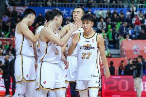替补亮眼！李虎翼8中5拿到全队最高12分外加2板1助