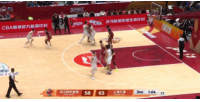 从从容容！王哲林突到篮下 梦幻脚步晃开防守上篮打中
