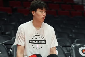 拓媒：杨瀚森离合格的NBA球员差很远 约基奇在新秀赛季比他好十倍