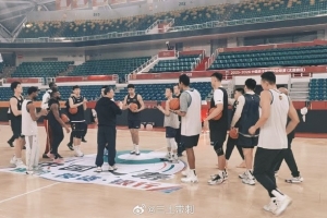 北京今晚客战山西！媒体人：赵睿小曾周琦方硕斯佩尔曼缺席踩场