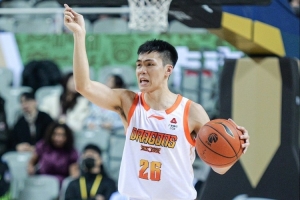 媒体人：贺希宁庞峥麟等人都是凭借常规赛表现征服了球迷和媒体们