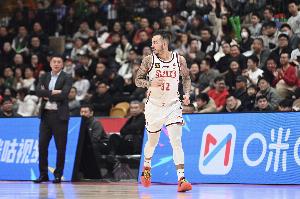 表现突出！约克上半场6投4中拿到11分2篮板6助攻 正负值+17