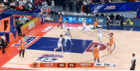 CBA历史第六位！王哲林强突篮下打成2+1 生涯总得分破万