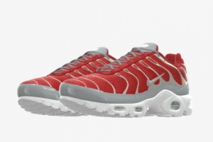 吧友会买吗？耐克为上赛季中超前四推出定制鞋款