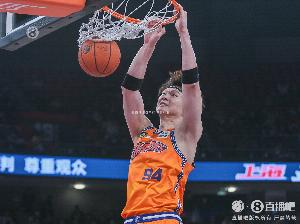 队记：CBA公司对王哲林万分里程碑准备不及 按场均分错估到下一场