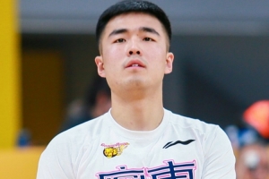 媒体人：广东的防守强度一般 但吉林太铁了 而张文逸把握住了机会